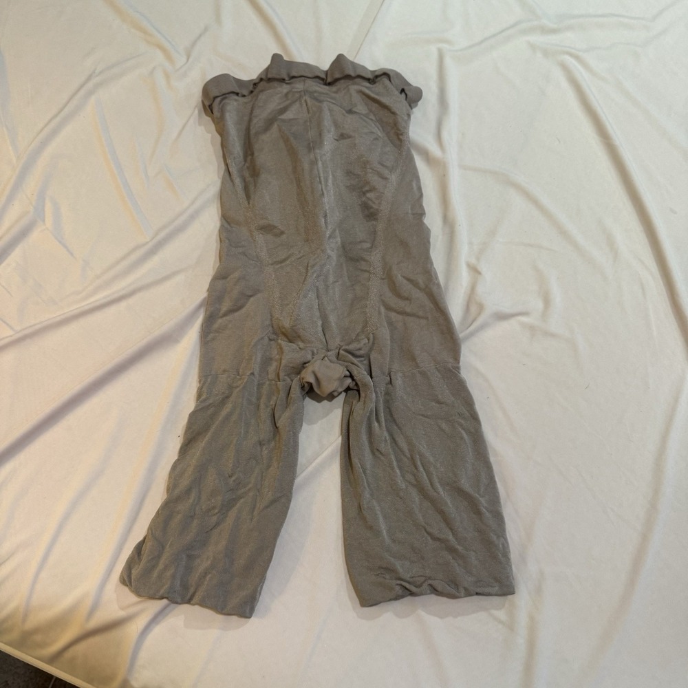 Spanx Higher Power Body Shape Wear Shorts Beige Nude Size E